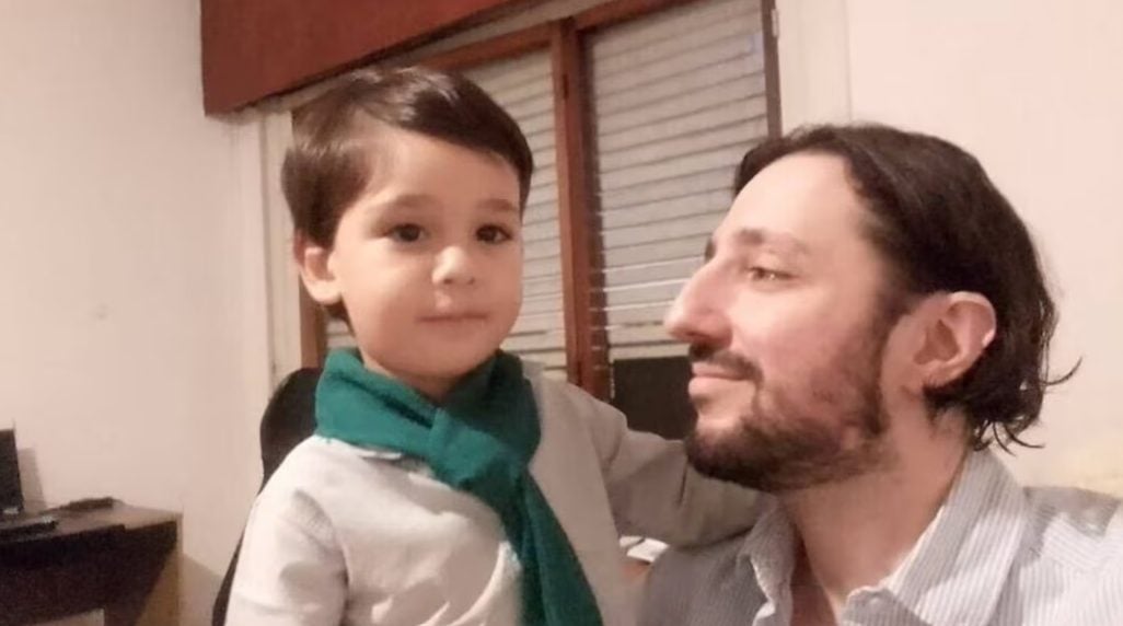 Quién es el hombre acusado de asesinar a su expareja y a su exsuegra y secuestrar a su hijo de 5 años