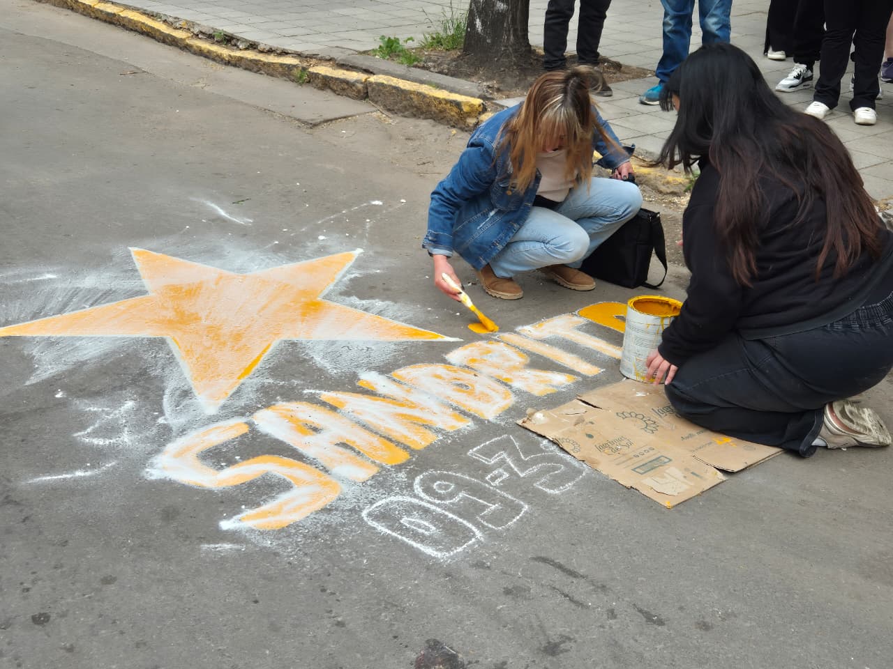 “Nos destrozó la vida. Queremos que le den 25 años de prisión”: pintaron una Estrella Amarilla por Sandra Romero