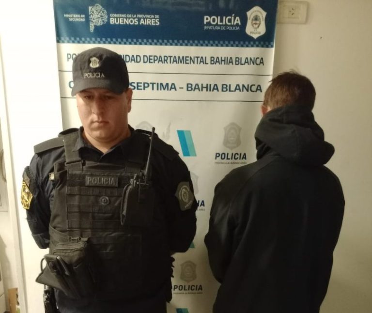 Los extensos antecedentes que tiene el delincuente detenido junto a su pareja por intentar robar una moto y un auto