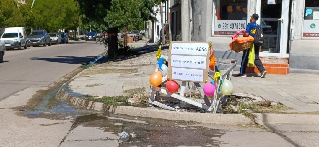 “Hace 33 meses que convivimos con los desechos. Es un asco”: vecinos de Bolivia y Rondeau, hartos del desborde cloacal
