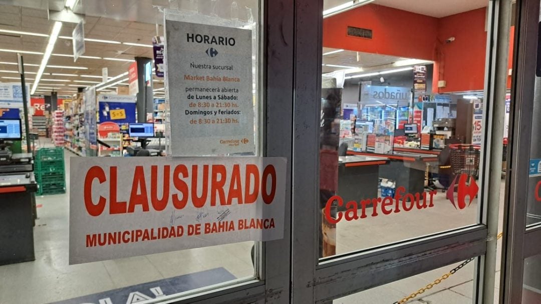 Clausura de Carrefour: “por un producto en mal estado inspeccionamos y encontramos excremento”
