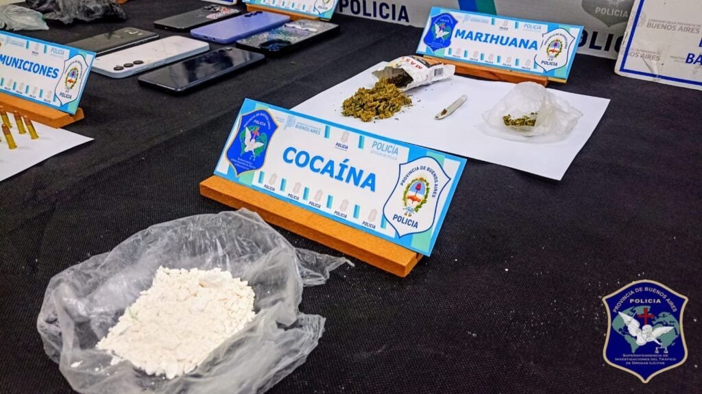 Fue condenada por vender drogas, le dieron arresto domiciliario y seguía vendiendo en su casa