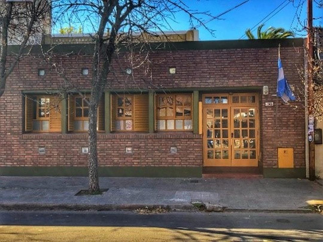 Maestra de un jardín auxilio y salvo a un menor que se atragantó con comida