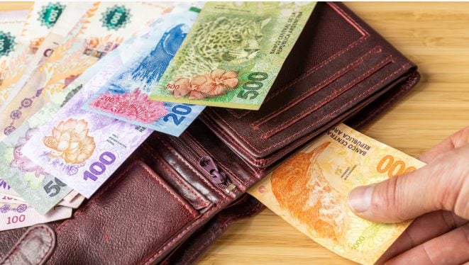 El uso de billetes sigue en caída libre: solo representa el 6% de la economía y gana terreno el QR