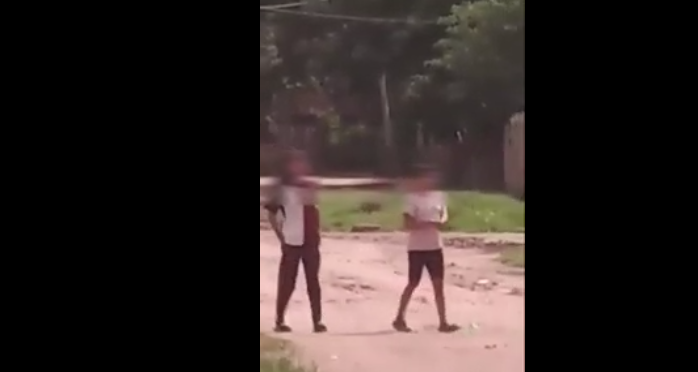 Condenaron a una abuela por usar a su nieta para vender droga mientras jugaba en la vereda