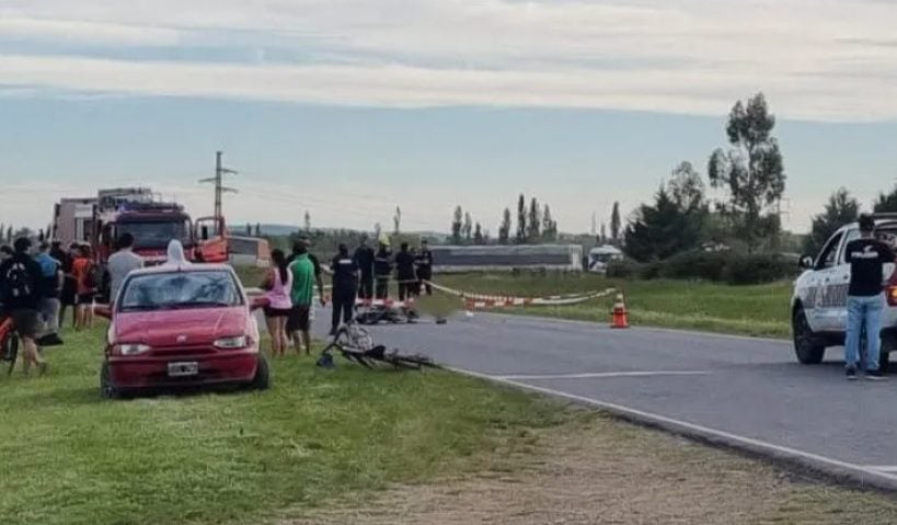 Un adolescente perdió la vida tras chocar contra un camión