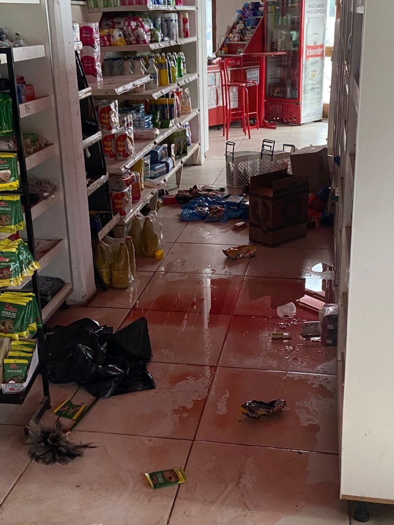Robaron y causaron destrozos en un supermercado ubicado frente a la comisaría de Monte Hermoso