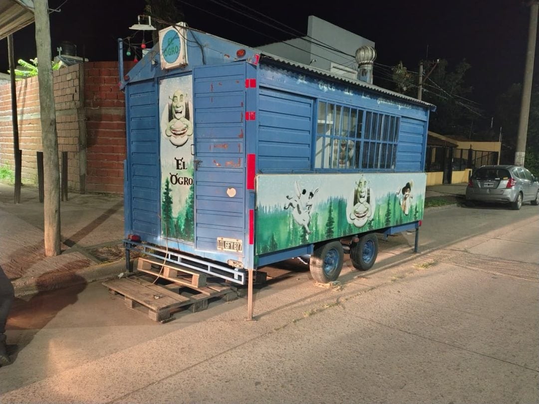Lo detuvieron cuando intentaba robar en un carrito de comidas rápidas