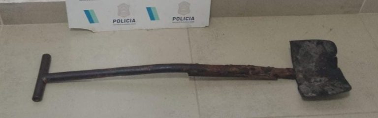 Lo detuvieron luego de atacar a su hermana con una pala