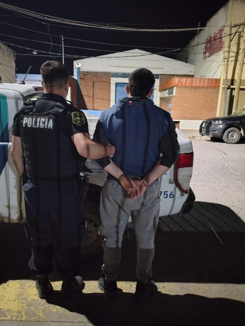 Lo detuvieron por golpear a golpes de puño a su pareja