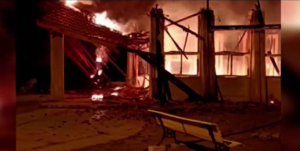 “Lo importante es comenzar”: la Iglesia lanzó una campaña para reconstruir la capilla incendiada en Pehuen Co