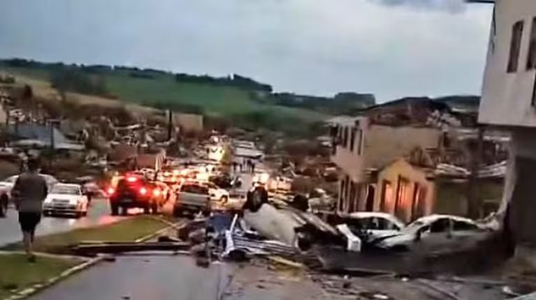 Tornado trágico en Brasil: hay al menos cinco muertos y 130 heridos en el sur del vecino país