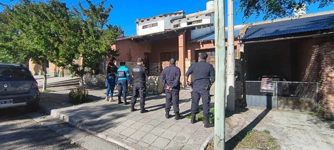 Secuestran motocicletas robadas y detienen a una mujer en operativo policial