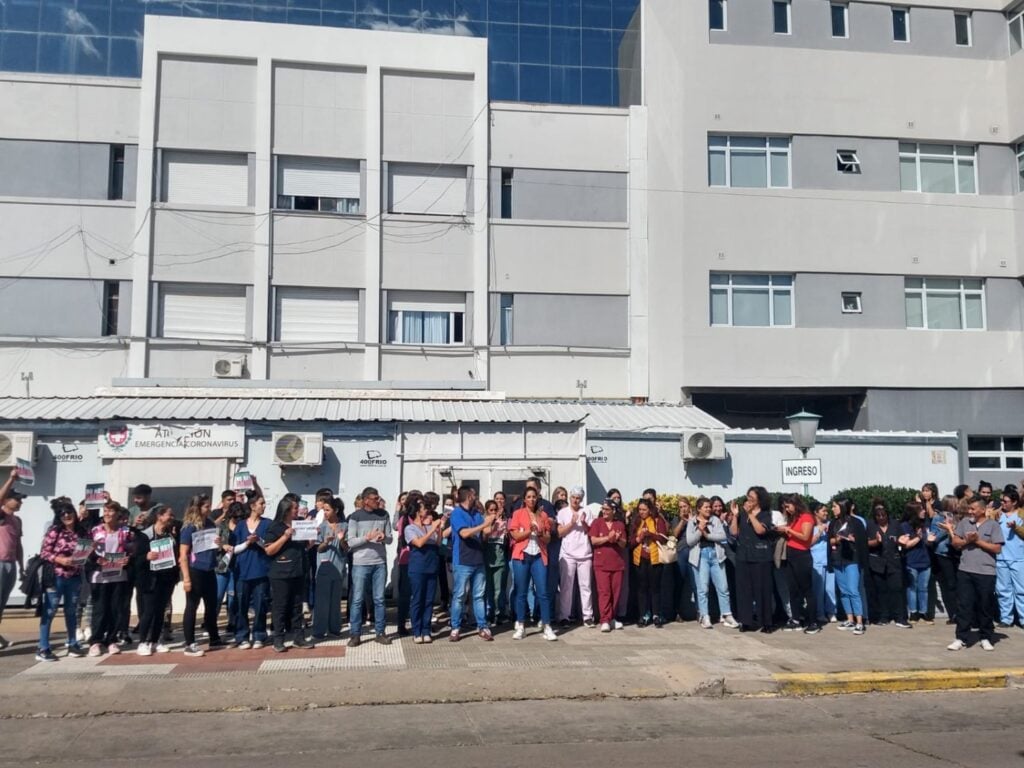 Trabajadores del Hospital Italiano de Bahía Blanca hacen paro por tiempo indeterminado
