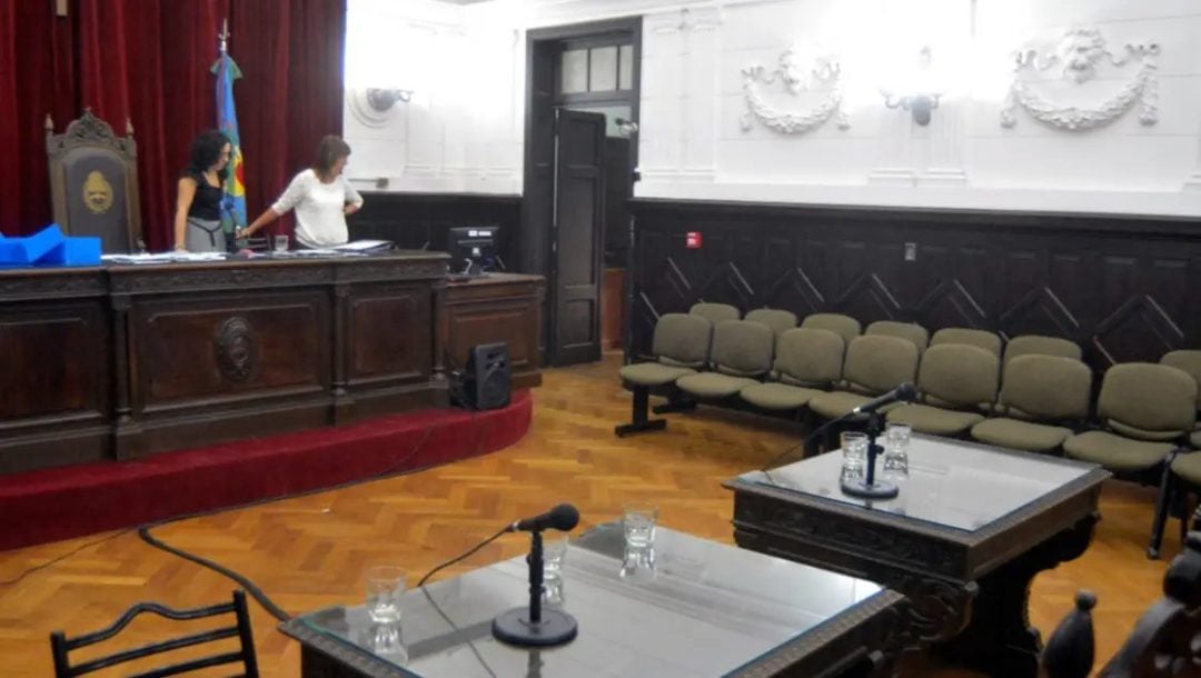 Por falta de jurados suspenden un debate contra un sujeto acusado de abusar a la hija de su pareja