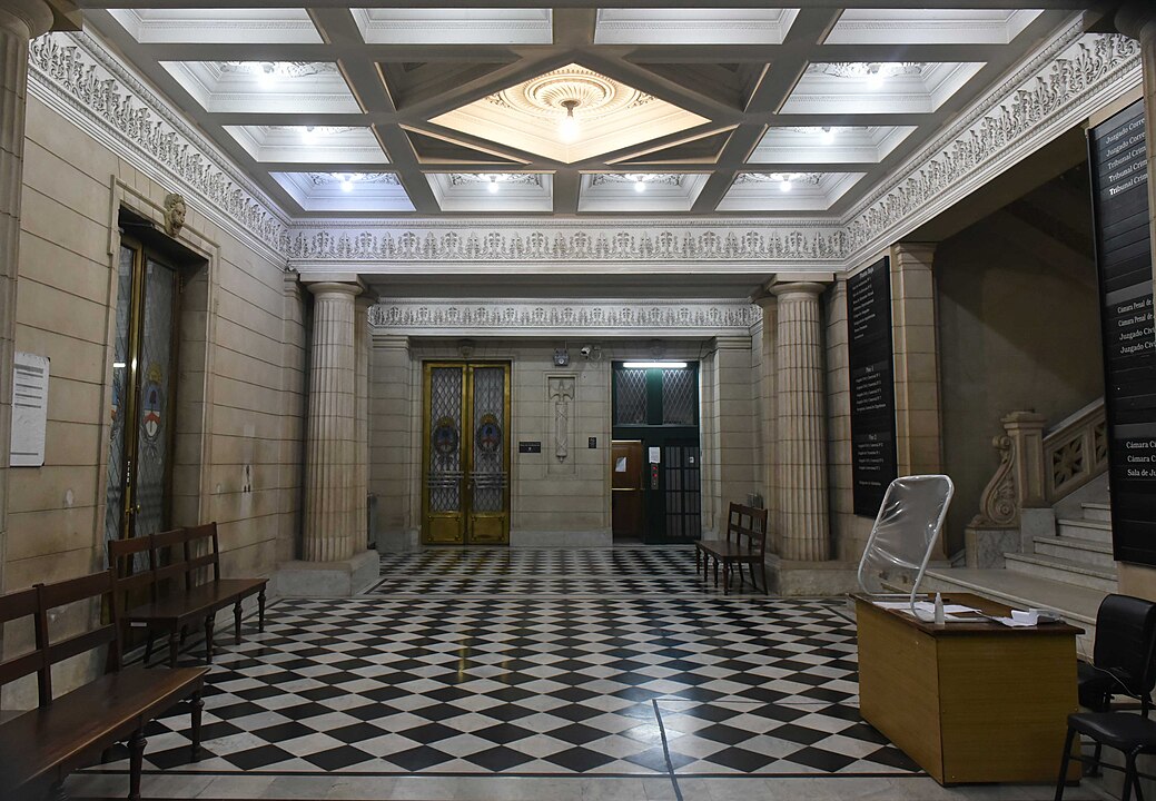 Condenaron a 4 años y medio de prisión a un hombre por un violento robo: ató a la víctima y amenazó con dispararle