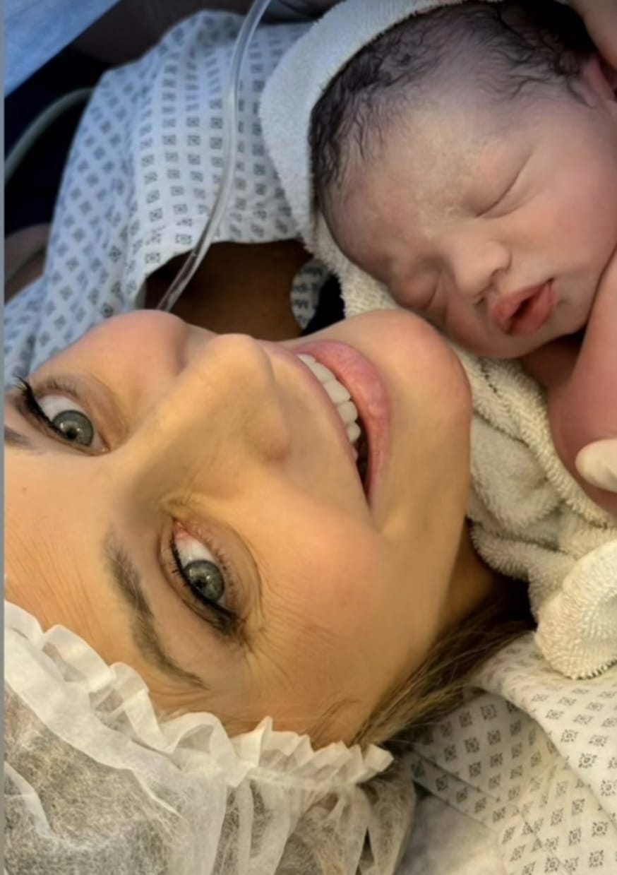 Rocío Marengo y Eduardo Fort presentaron a su hijo Isidro: ¡Bienvenido, bebito!