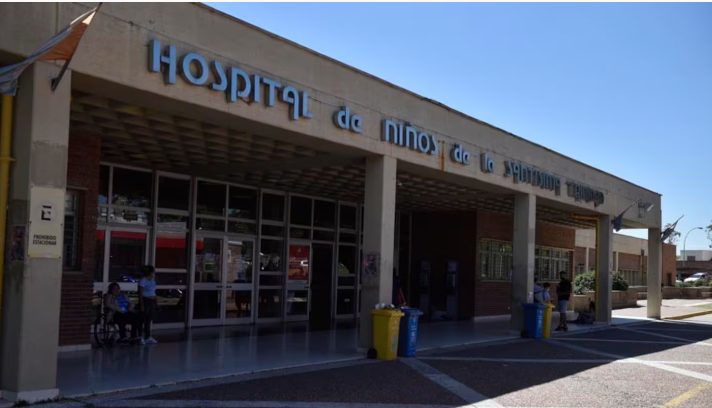 Un nene de 9 años fue atacado por tres perros pitbull en Córdoba: le mordieron la cabeza y está grave