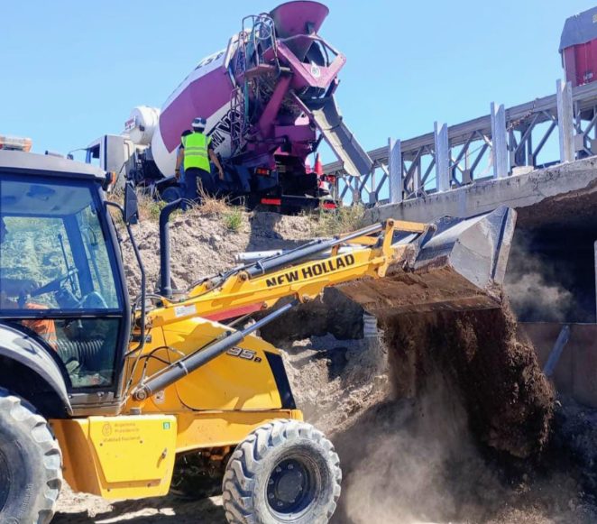 Tránsito cortado: reparan el puente Bailey en la Ruta 3