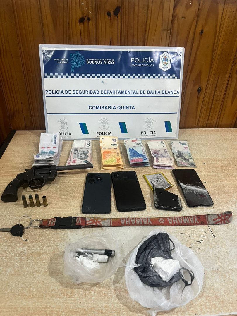 Allanamiento y detenidos: secuestran motos robadas, un arma y más de 40 gramos de cocaína
