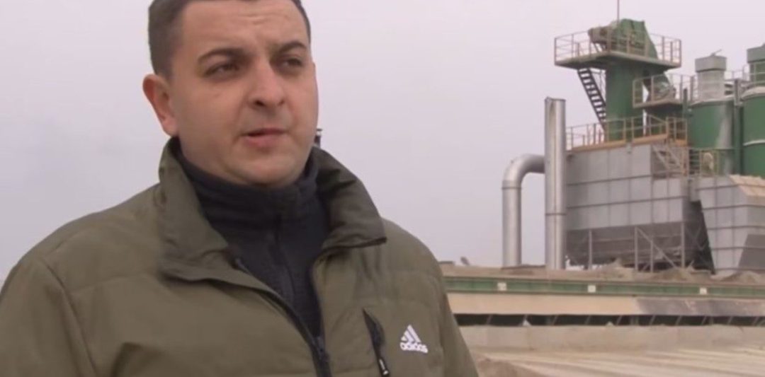 Recibió por error el sueldo de todos sus compañeros y se niega a devolverlo