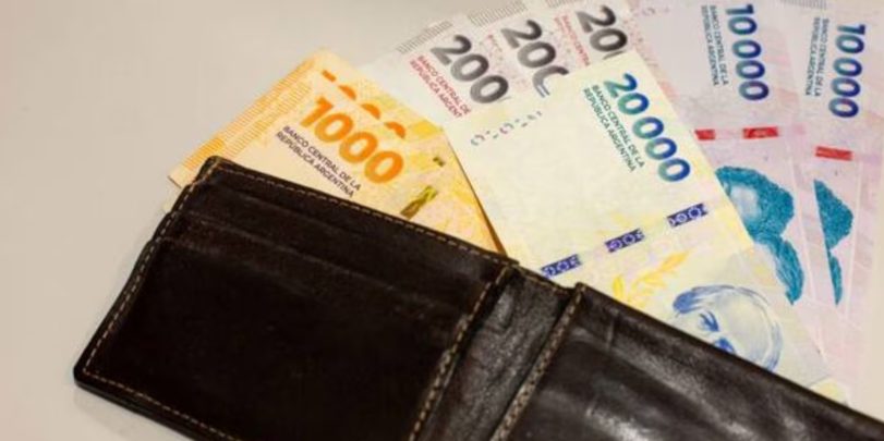 El Gobierno confirmó cómo será el aumento del salario mínimo en los próximos 10 meses