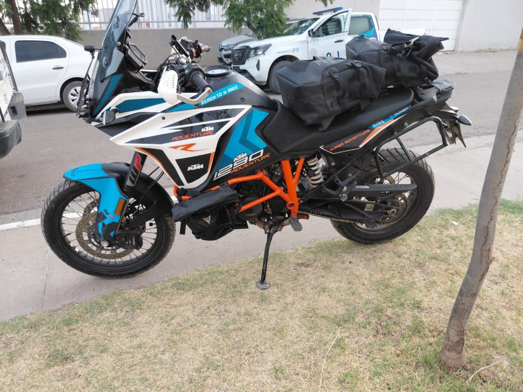 Cuatro detenidos por robar una moto de una casa