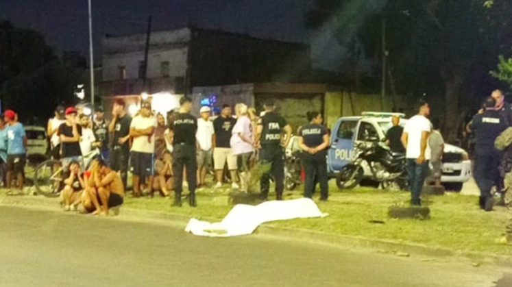 Un sargento de la Policía Federal mató a un ladrón de 14 años que intentó robarle la moto en Monte Chingolo