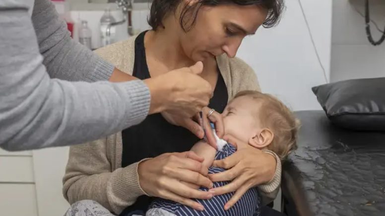 Modificaron el calendario de vacunación contra el sarampión: cuándo hay que aplicar la segunda dosis de la Triple Viral