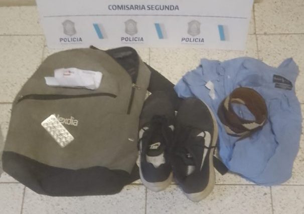 Detuvieron a un hombre por intentar robarle la mochila a una persona en situación de calle