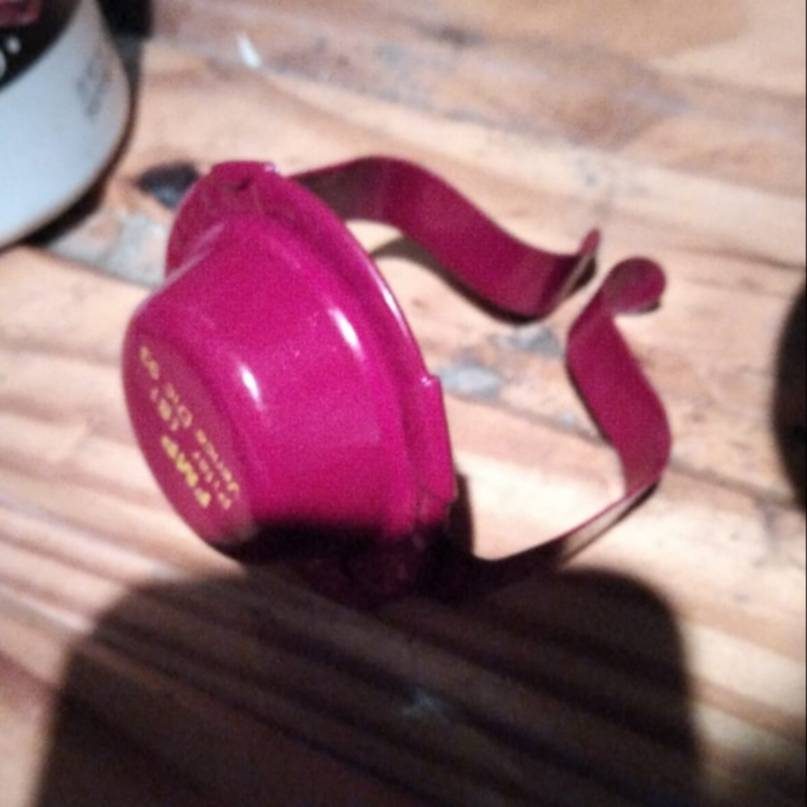 Dos pequeños encontraron “un sombrerito”. Lo llevaron a su casa y el artefacto explotó. Ambos resultaron heridos