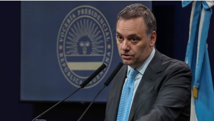 Manuel Adorni compró su departamento en Caballito por 230 mil dólares y dos jubiladas financiaron el 87%