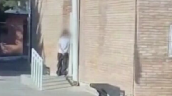 La nena que se atrincheró en una escuela de Mendoza denunció que un celador había abusado de ella