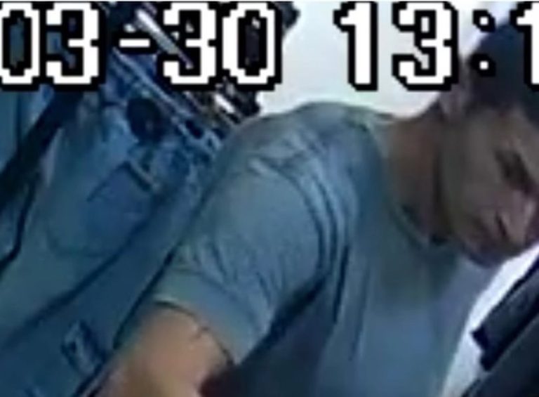 Un hombre fue denunciado por masturbarse dentro del probador de un local en pleno centro