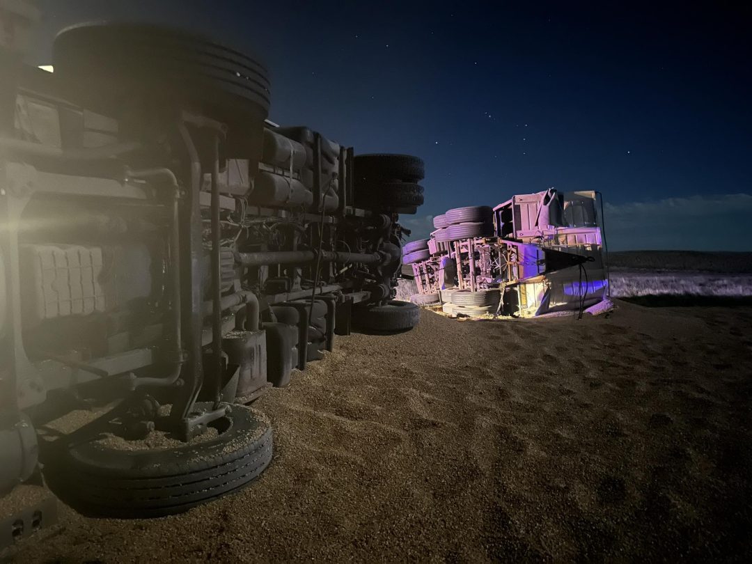 Volcó un camión cerealero en la Ruta 33 y la circulación estuvo cortada hasta la madrugada