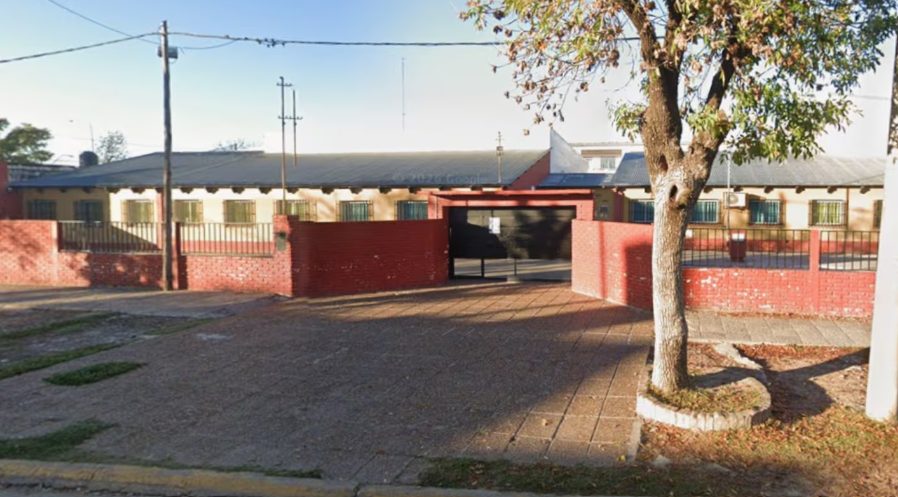 Tensión en otra escuela de Santa Fe: un nene de 11 años llevó un cuchillo de carnicero escondido en la mochila