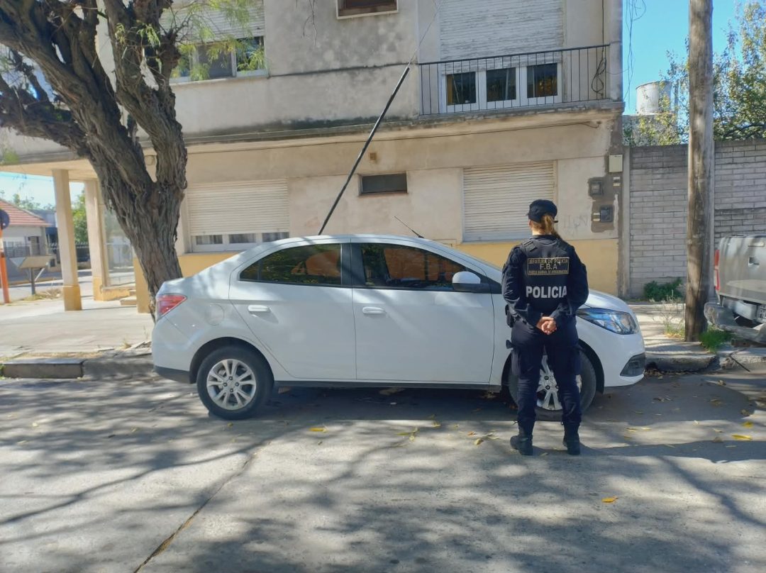 punta alta control policial semaforo rojo mujer detenida punta alta control policial semaforo rojo mujer detenida