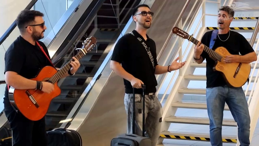 “Convertimos la espera en un momento que se recuerda”: sorpresivo flashmob musical en el aeropuerto de Bahía Blanca