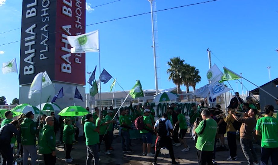 Tension en el Shopping durante una manifestación del sindicato Empleados de Comercio
