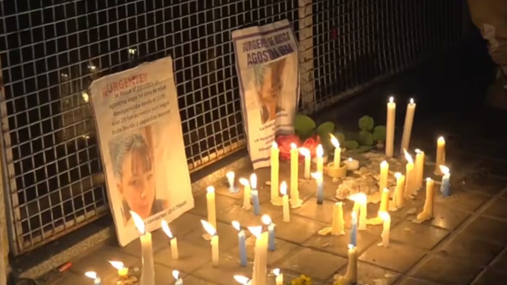 Velas, fotos y carteles: así es el santuario que hicieron en la casa de los abuelos de Agostina Vega