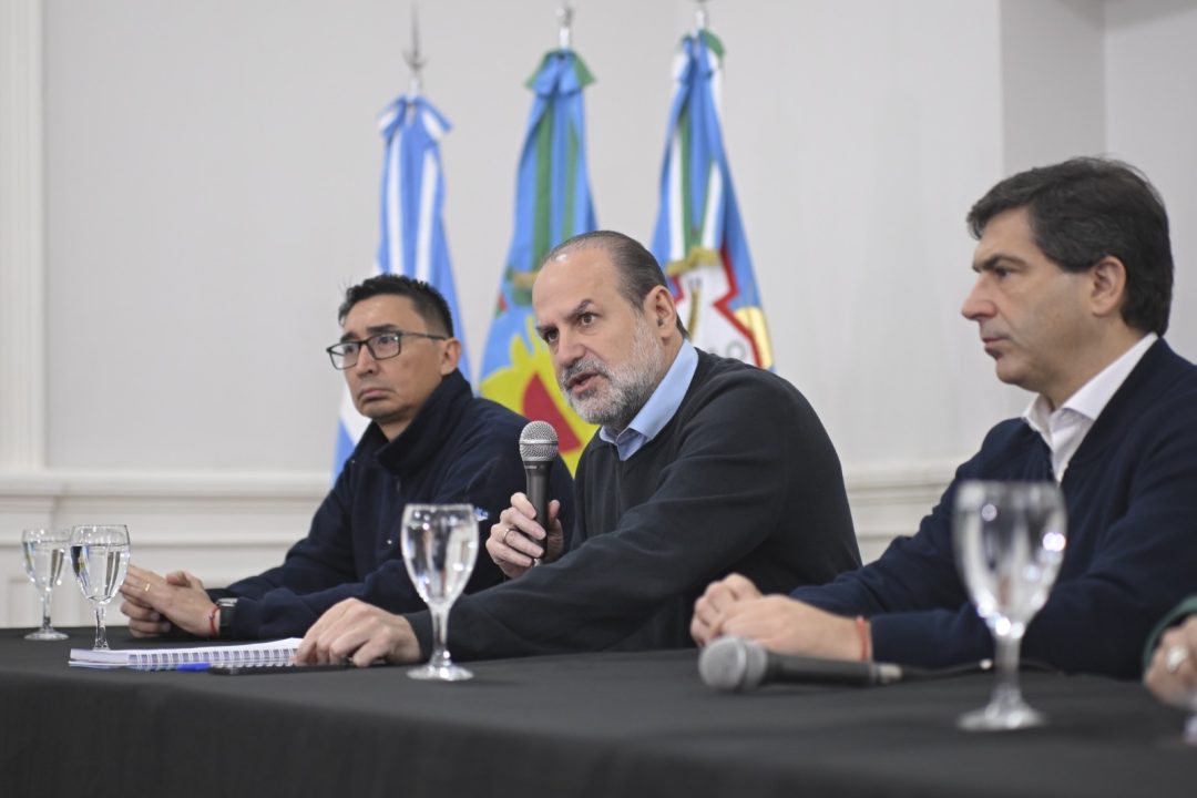 El Municipio activó un operativo en White y Cerri con puntos seguros y asistencia ante la crecida y los fuertes vientos previstos para esta noche