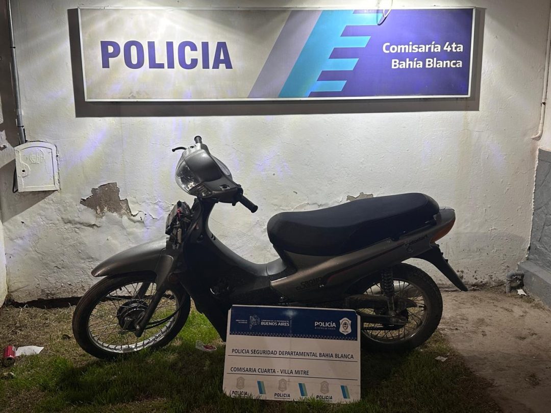 Dos menores fueron detenidos tras robar una moto y escapar de la Policía