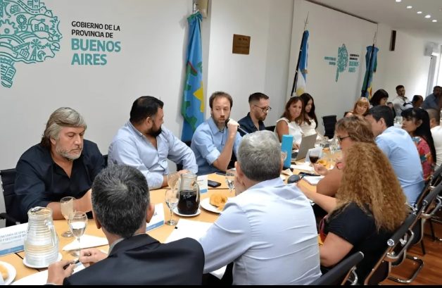 Provincia vuelve a negociar salarios con los estatales: el modelo de oferta que evalúan por la estrechez financiera
