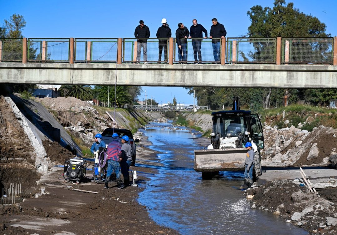 Avanzan las obras del nuevo puente de Pampa Central sobre el canal Maldonado