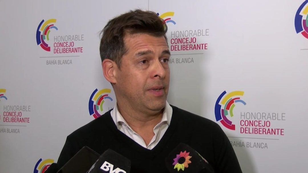 “Ves una cantidad enorme de autos y al lado la ciclovía vacía”: proponen eliminar ciclovías del micro y macrocentro