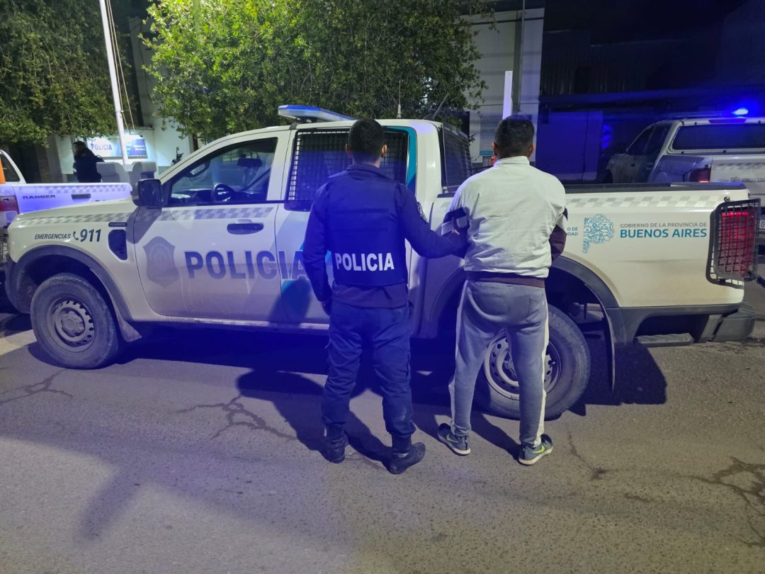 Robaron con un destornillador y los detuvieron