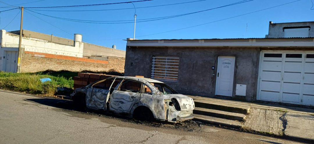 Se incendió un auto en el barrio San Martín