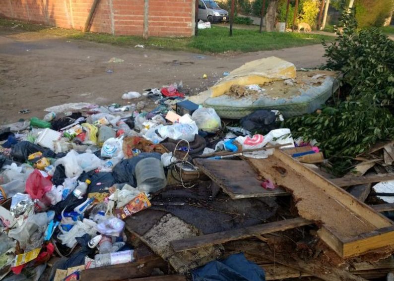 Proponen una ordenanza para disponer secuestro de vehículos por arrojar residuos