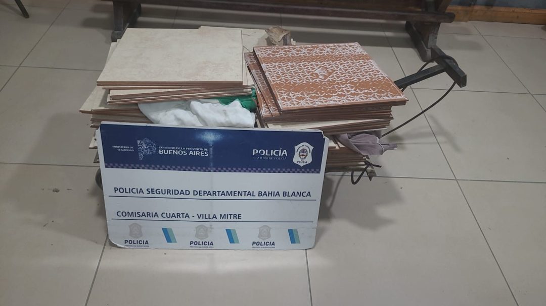 Intentaron robar cerámicos de una obra en construcción y fueron detenidos