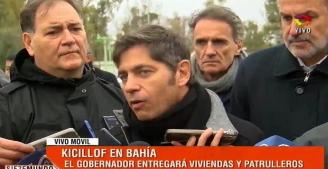 “El Gobierno Nacional nos abandonó completamente”: Kicillof entregó viviendas y patrulleros y volvió a cuestionar a Milei